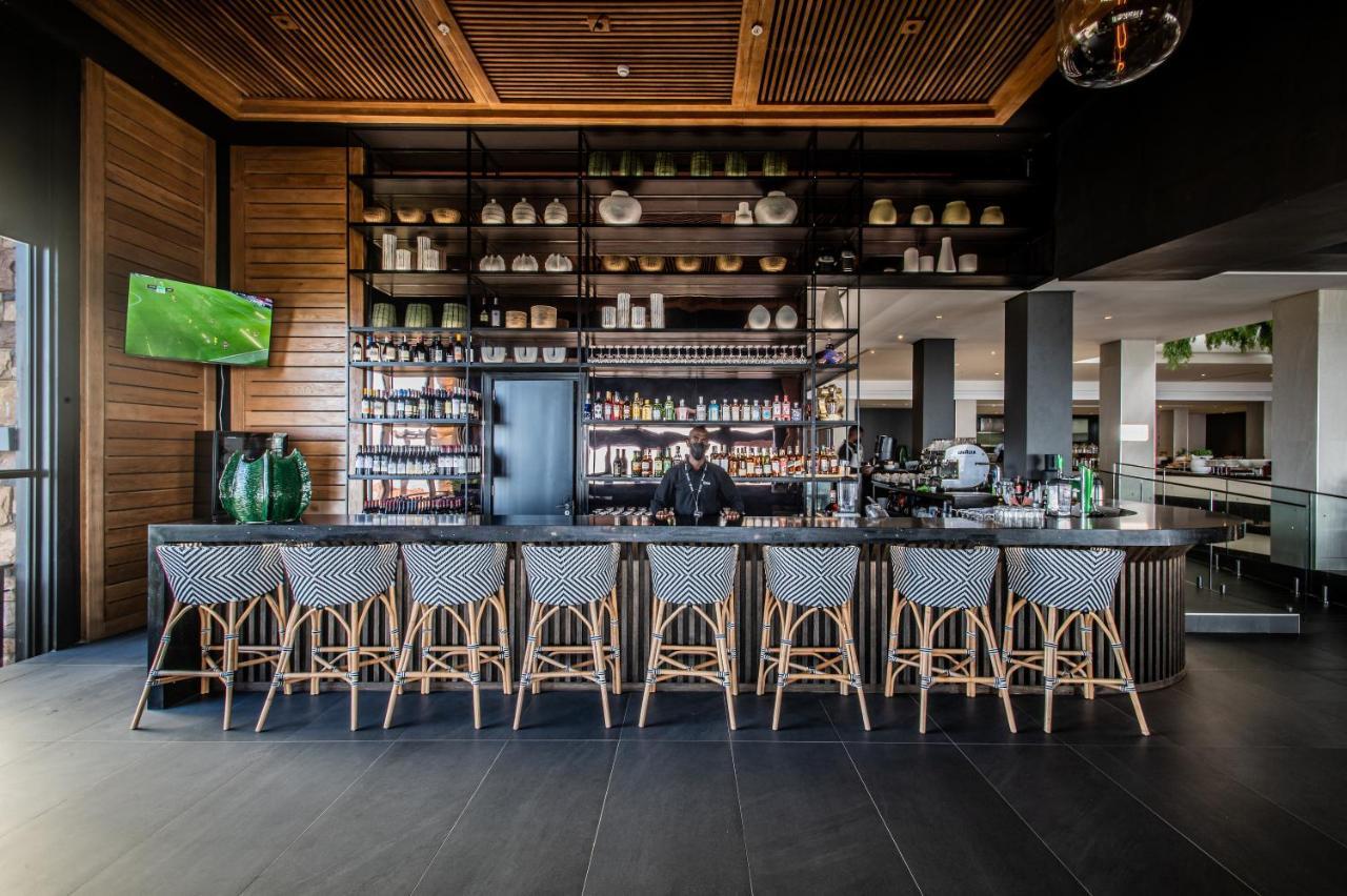 The Capital Zimbali Hotel บัลลิโต ภายนอก รูปภาพ The bar at the restaurant
