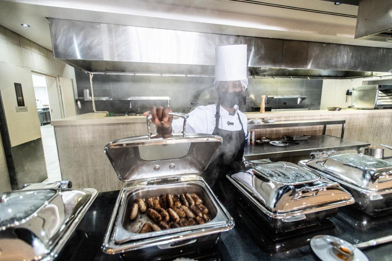 The Capital Zimbali Hotel บัลลิโต ภายนอก รูปภาพ A commercial kitchen