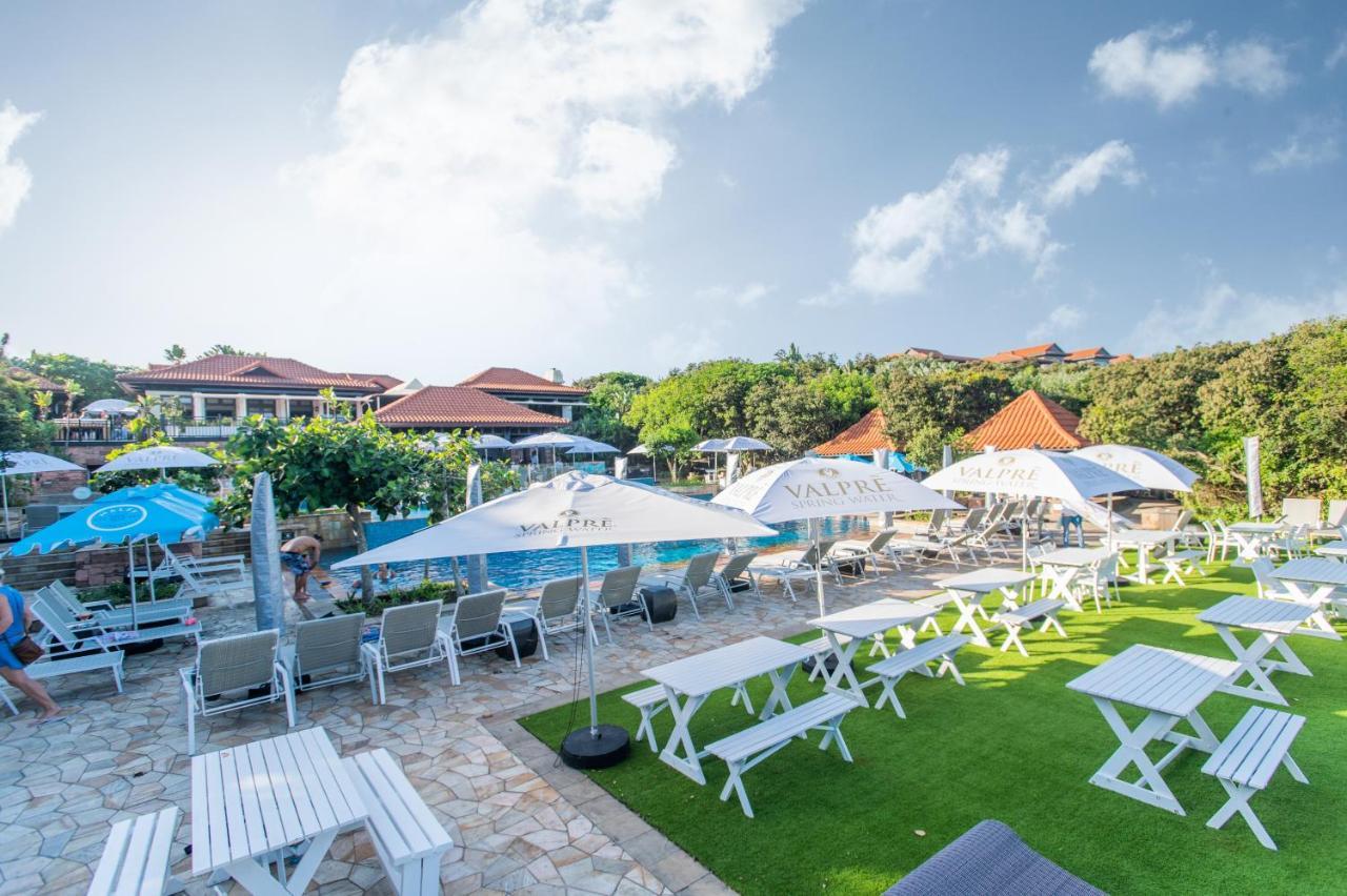 The Capital Zimbali Hotel บัลลิโต ภายนอก รูปภาพ The swimming pool at the resort