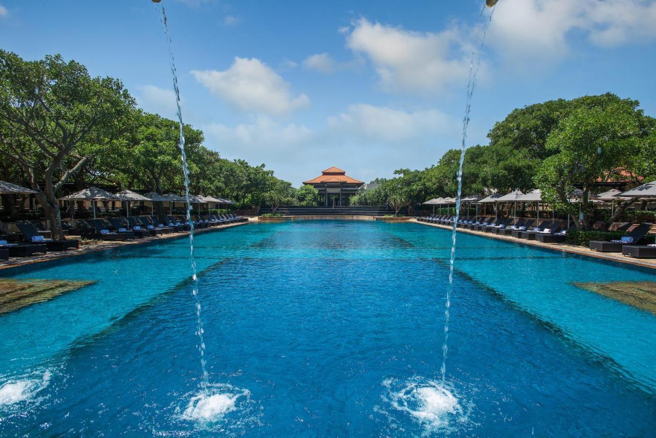 The Capital Zimbali Hotel บัลลิโต ภายนอก รูปภาพ The pool at the Taj Bengal