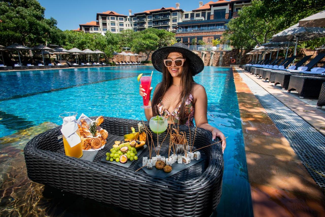 The Capital Zimbali Hotel บัลลิโต ภายนอก รูปภาพ Poolside at the hotel