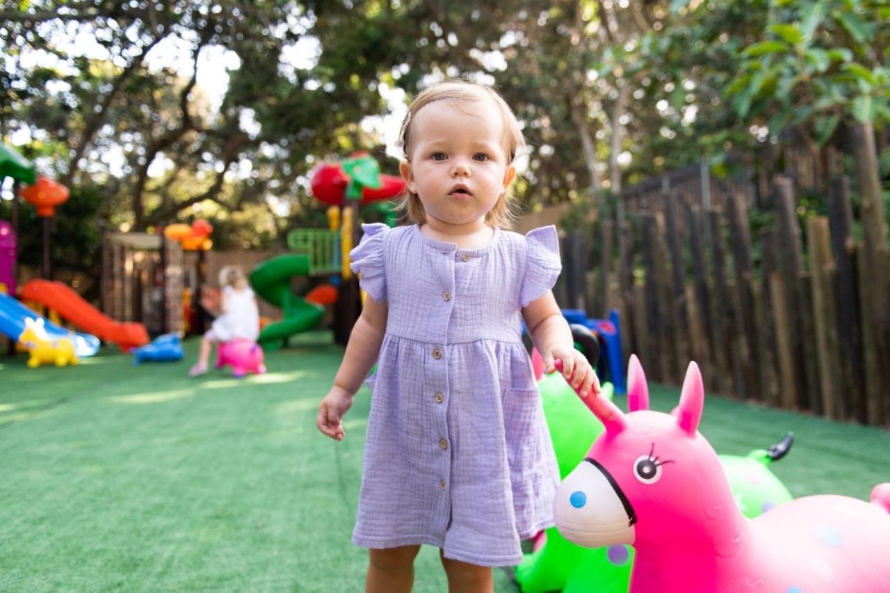 The Capital Zimbali Hotel บัลลิโต ภายนอก รูปภาพ A child at a daycare