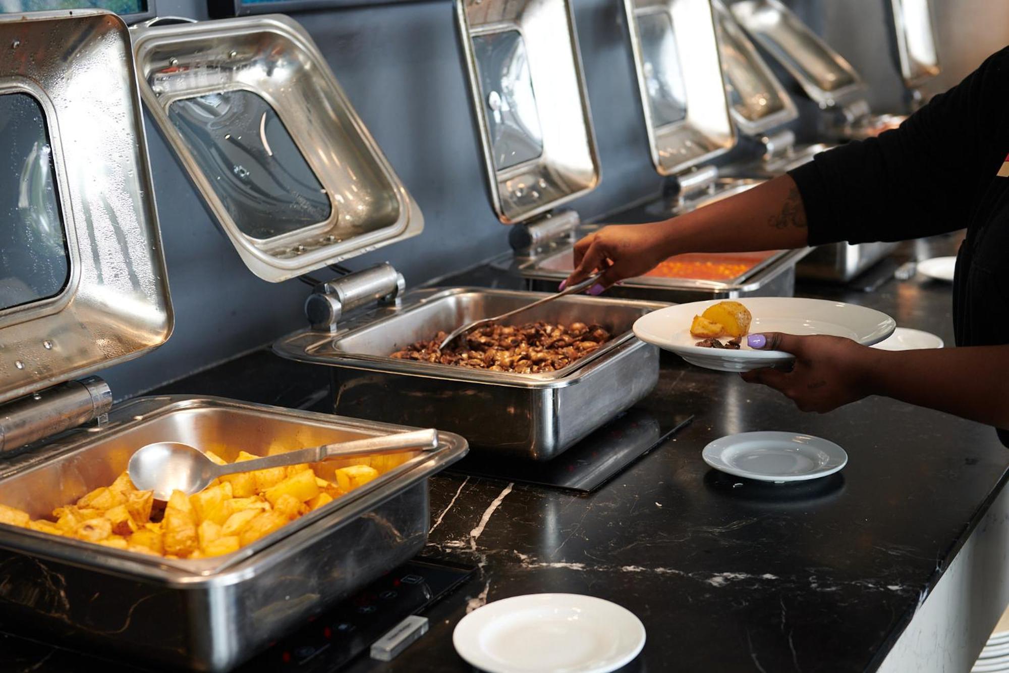 The Capital Zimbali Hotel บัลลิโต ภายนอก รูปภาพ A chafing dish