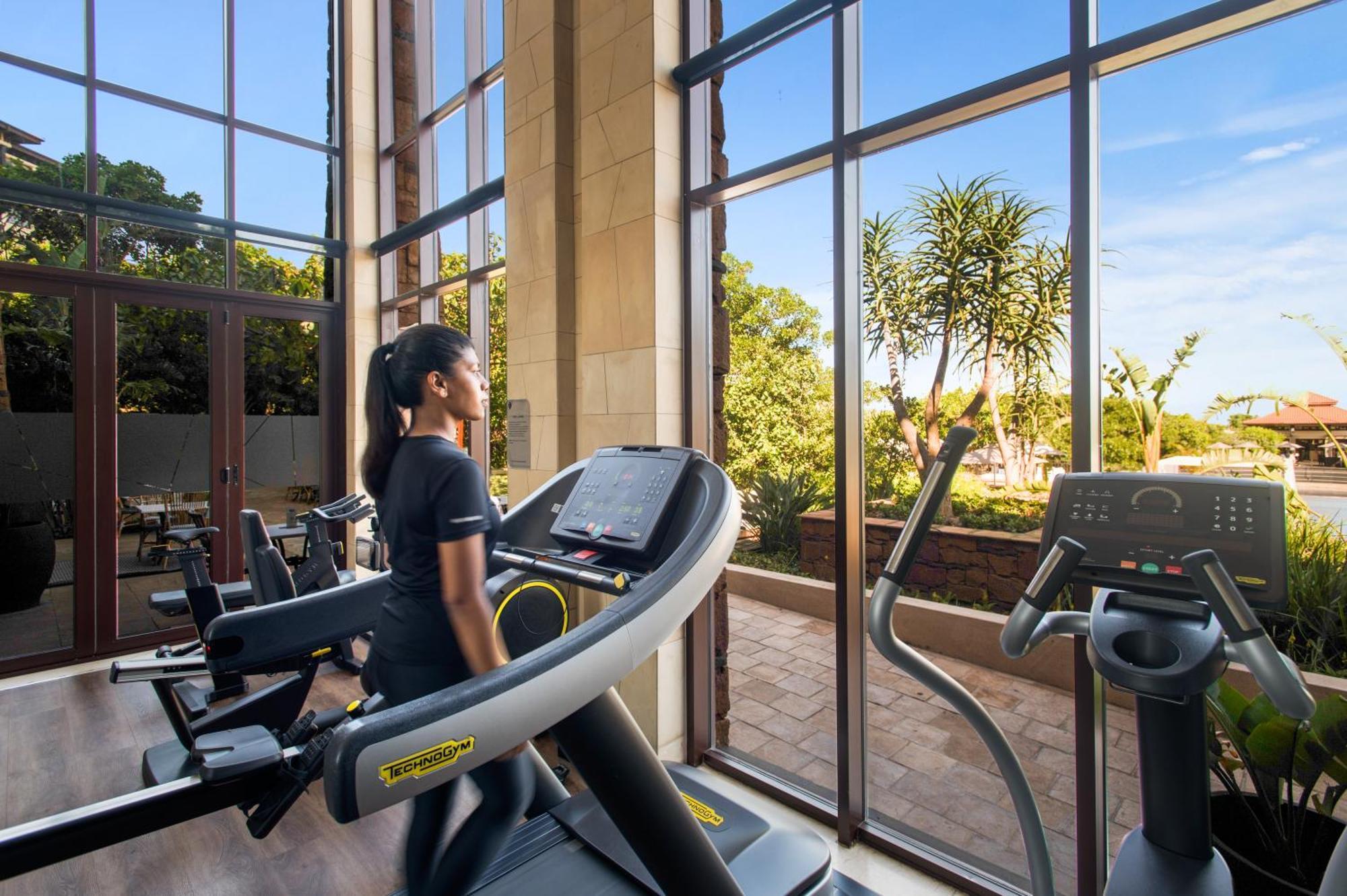 The Capital Zimbali Hotel บัลลิโต ภายนอก รูปภาพ The gym at The Park, Hyderabad